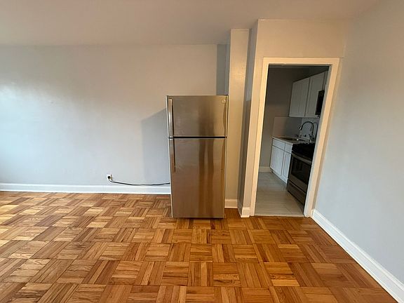 4th image of 702 Boulevard E E #311E