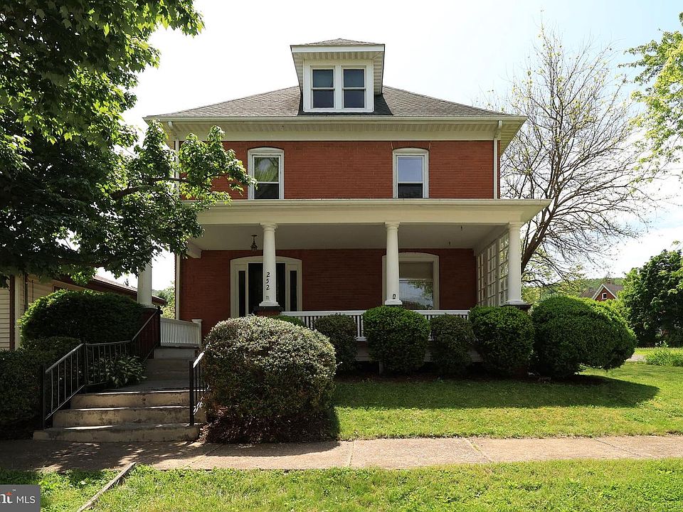 1st image of 252 School St