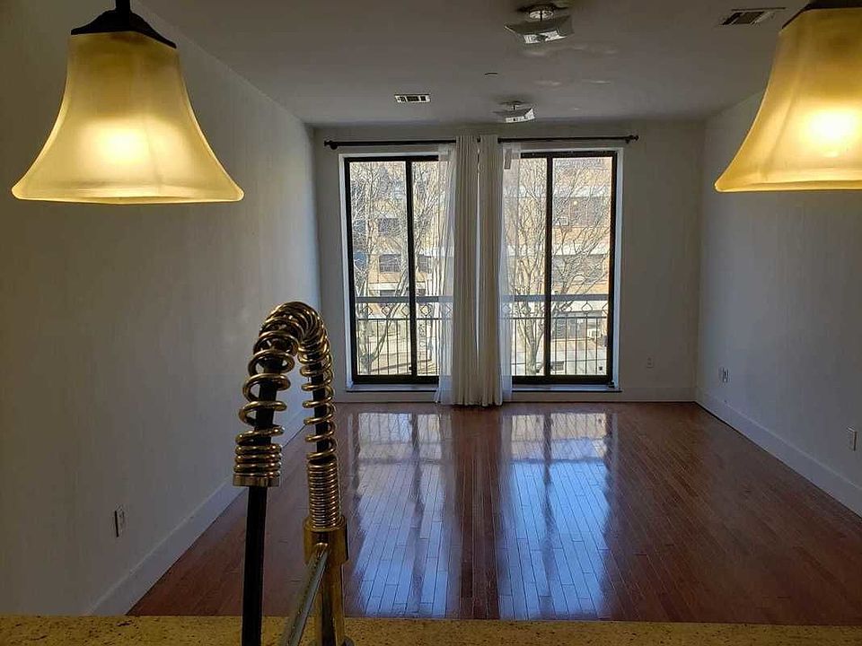 1st image of 160 Humboldt St #2A