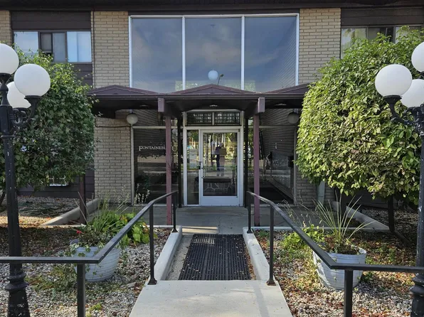 995 N Cass Lake Rd APT 221, Waterford, MI 48328