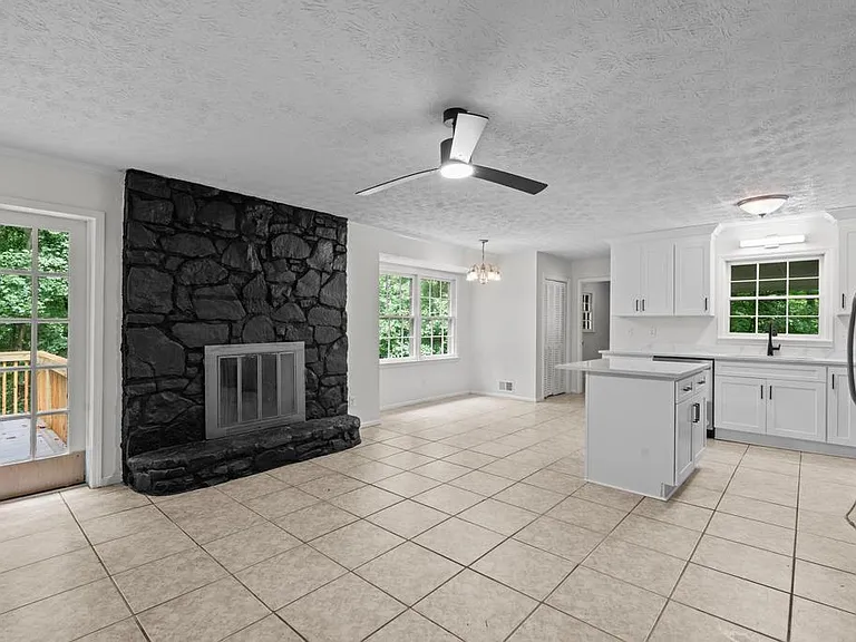 246 Barbara Ln SW — Photo 10