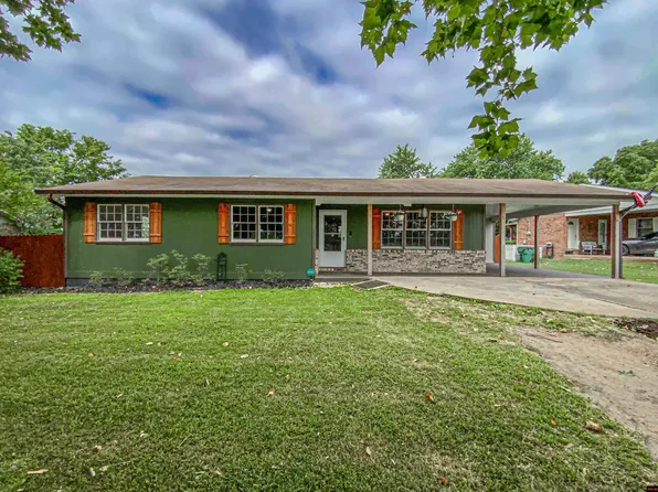 1104 N Maple St, Yellville, AR 72687