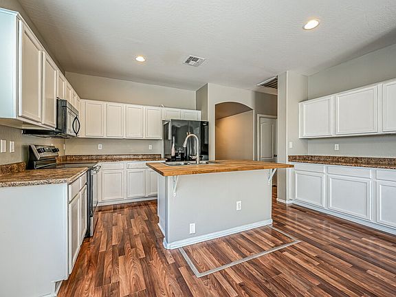 5th image of 16994 W Manchester Dr