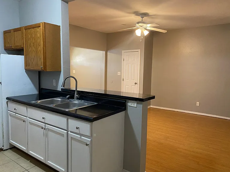 240 Princeton Ave #B — Photo 6