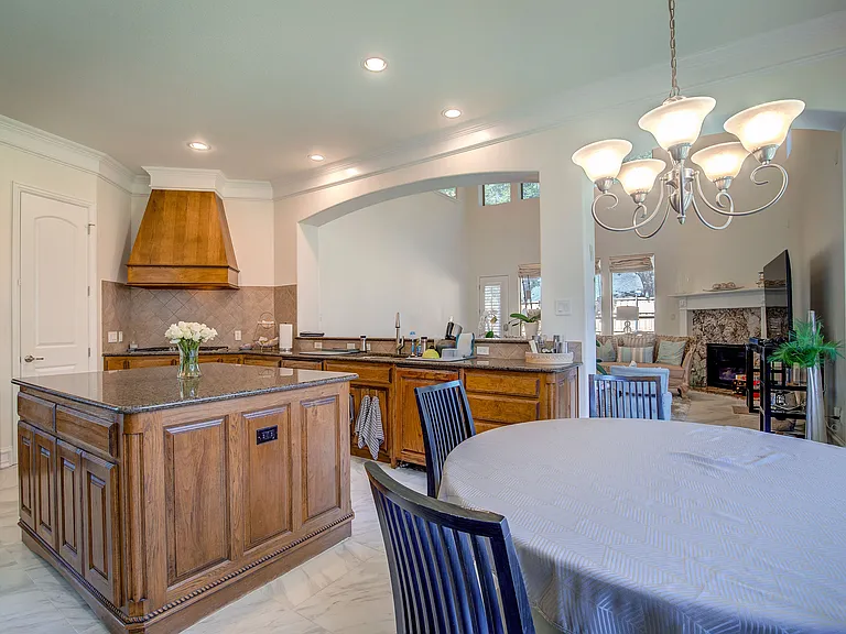 6815 Sawmill Rd — Photo 17