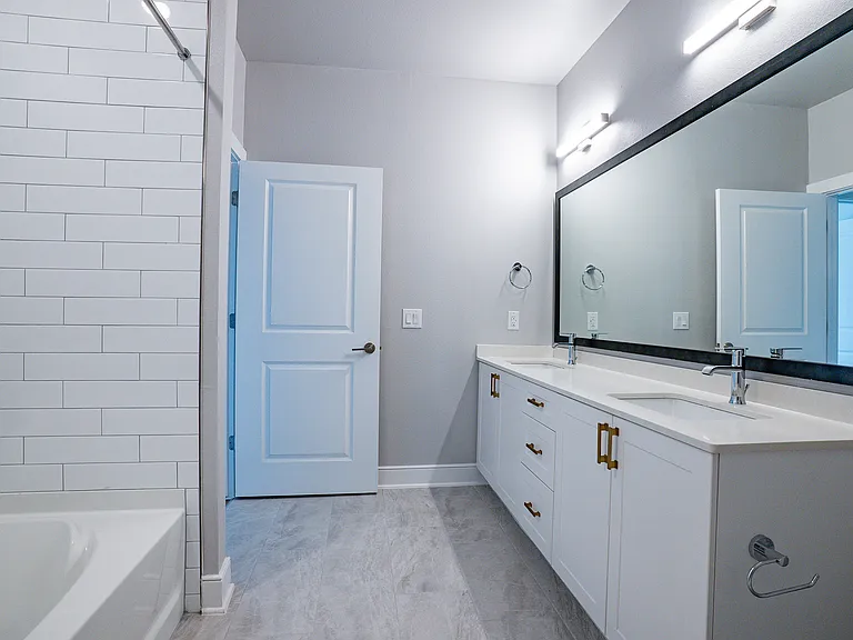 Cullen Ln — Photo 12