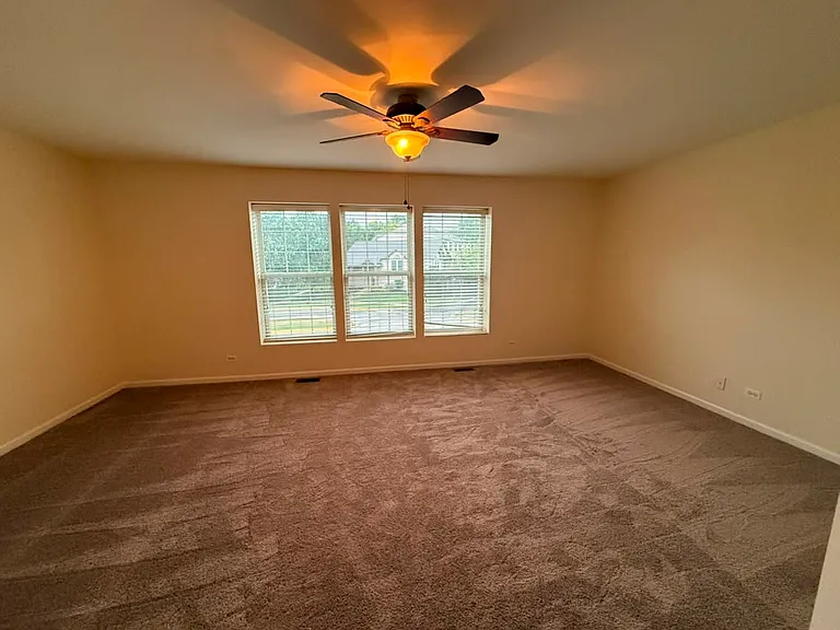 565 Conservatory Ln — Photo 9