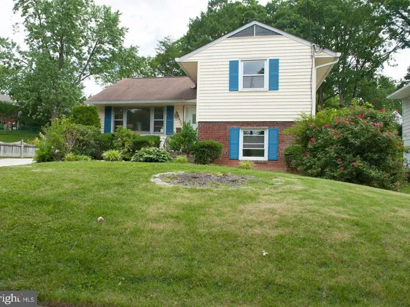 8435 Ravenswood Rd, Hyattsville, MD 20784