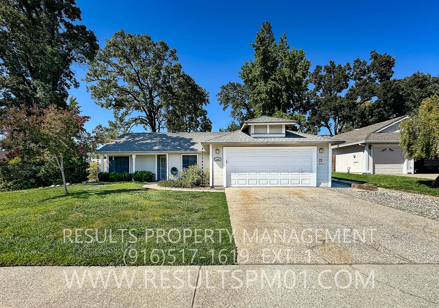 Coming Soon!! 3 bedroom on a Large Corner Lot — Photo 3