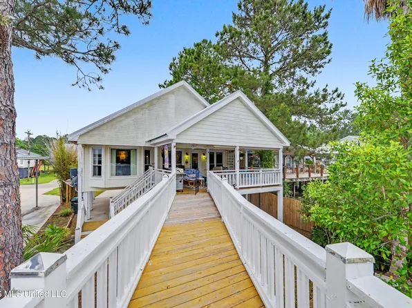 6330 Shawnee St, Kiln, MS 39556