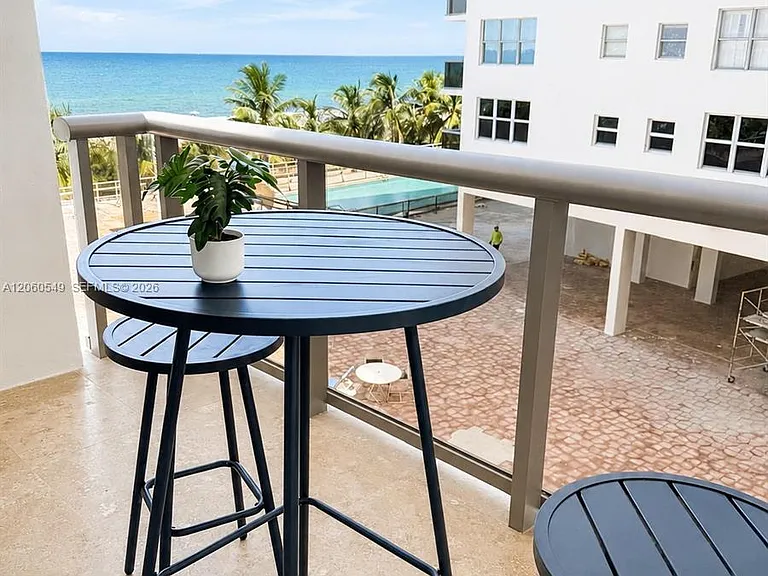 6039 Collins Ave #516 — Photo 7