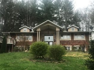 1008 Maple Hill Dr, Asheville, NC 28805