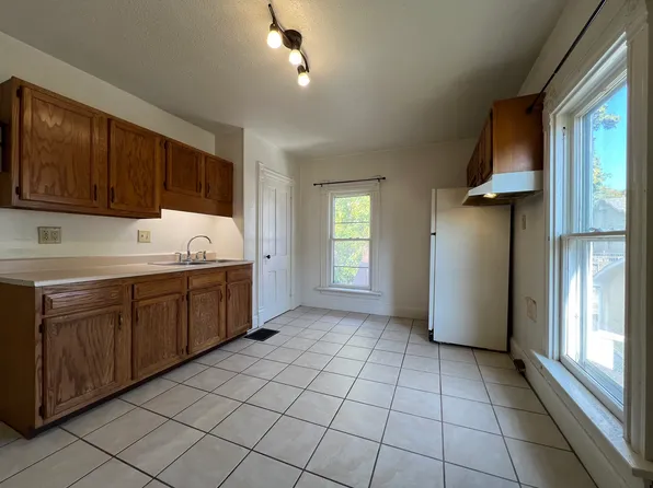 917 Mulberry Ave #4, Muscatine, IA 52761