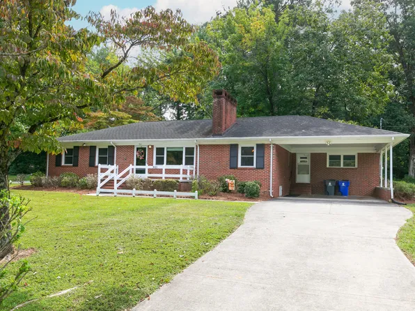 901 W 6th St, Siler City, NC 27344