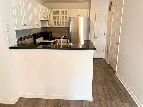 5th image of 2591 Thackery Rd APT E