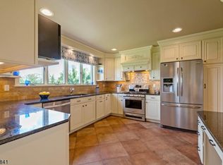 76 Bissell Rd, Lebanon, NJ 08833