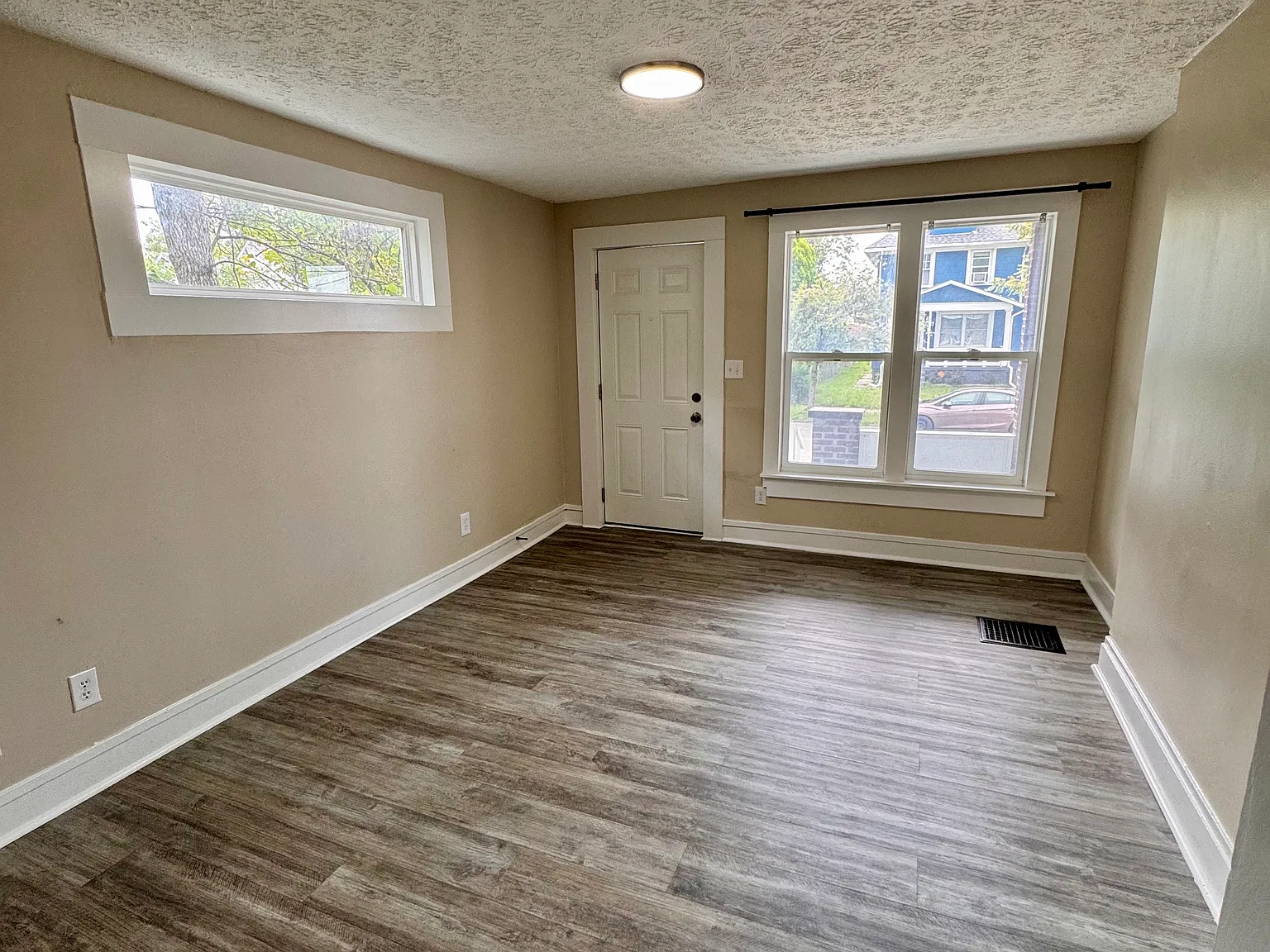 3 bed, 1.5 bath, 1080 sqft, $1,600 — Photo 2