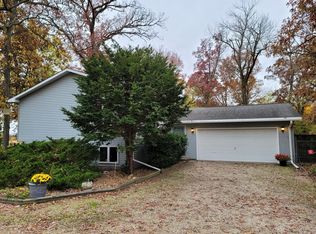 21210 Lincoln Rd, Sterling, IL 61081