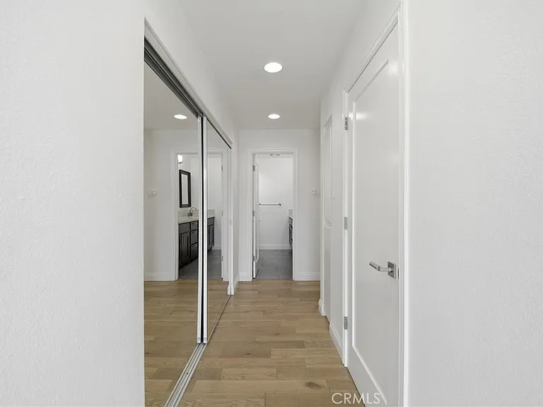 14115 Moorpark St — Photo 20