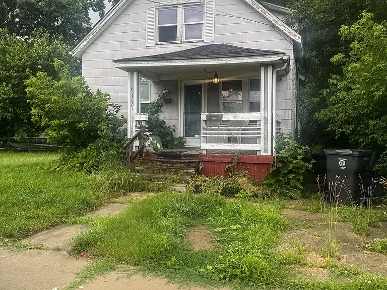 612 Neubert Ave — Photo 1