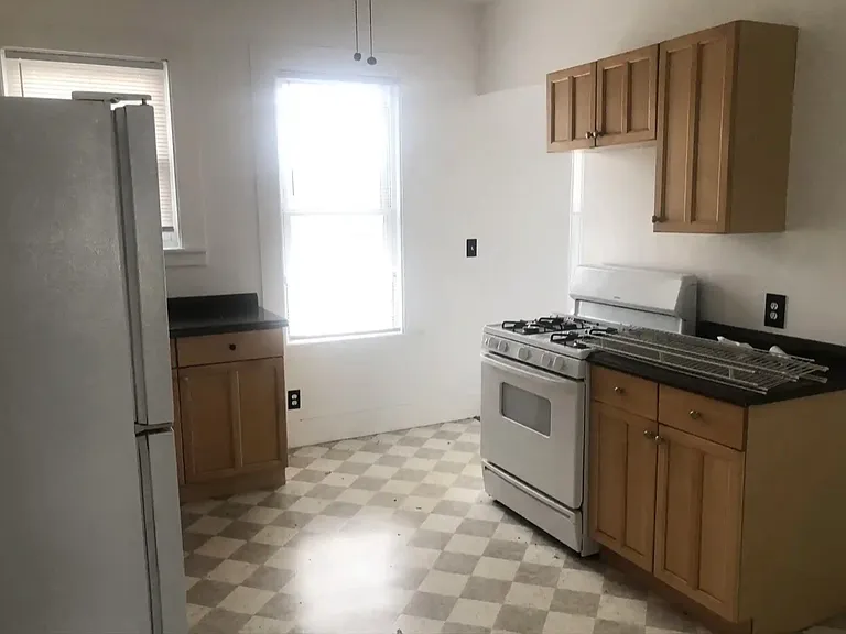 32-34 Lincoln St #2 — Photo 7