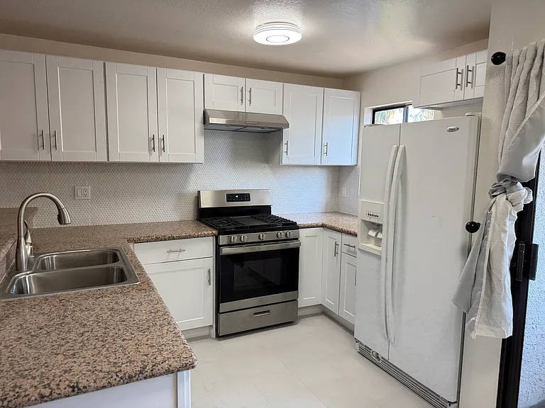 18530 Hatteras St #313 — Photo 1