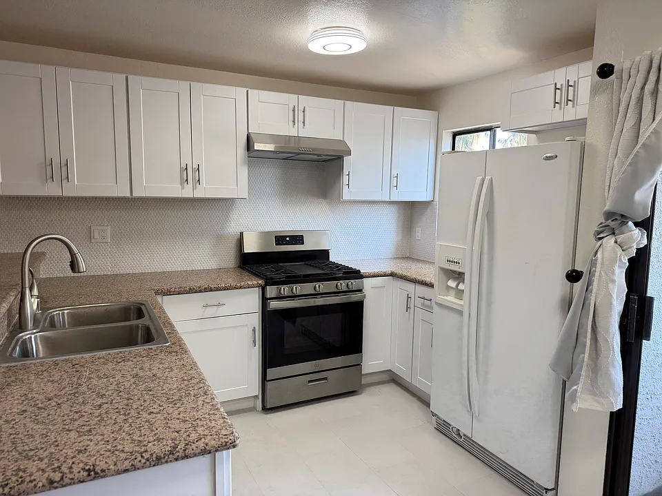 18530 Hatteras St #313