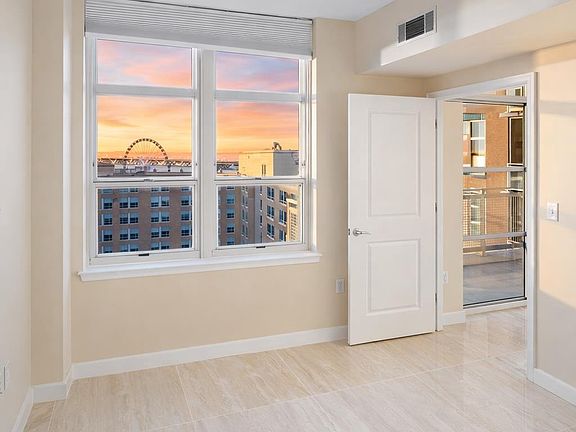 4th image of 157 Fleet St Unit 1011