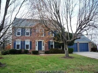 7 Foxmore Ct, Sterling, VA 20165