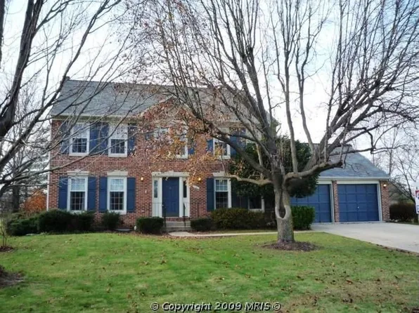 7 Foxmore Ct, Sterling, VA 20165
