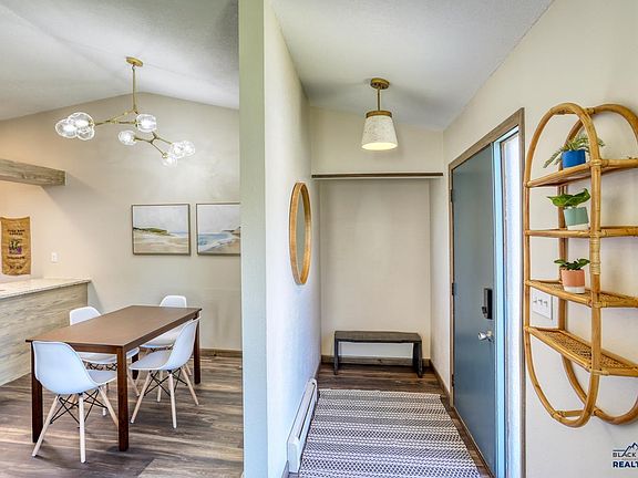 2nd image of 320 44th St APT 5A