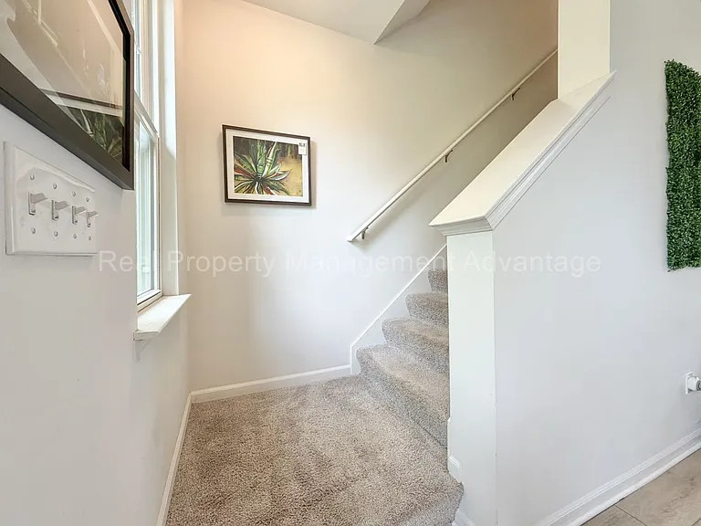 547 Parkside Way — Photo 13