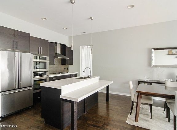 3rd image of 2208 W Chicago Ave #2