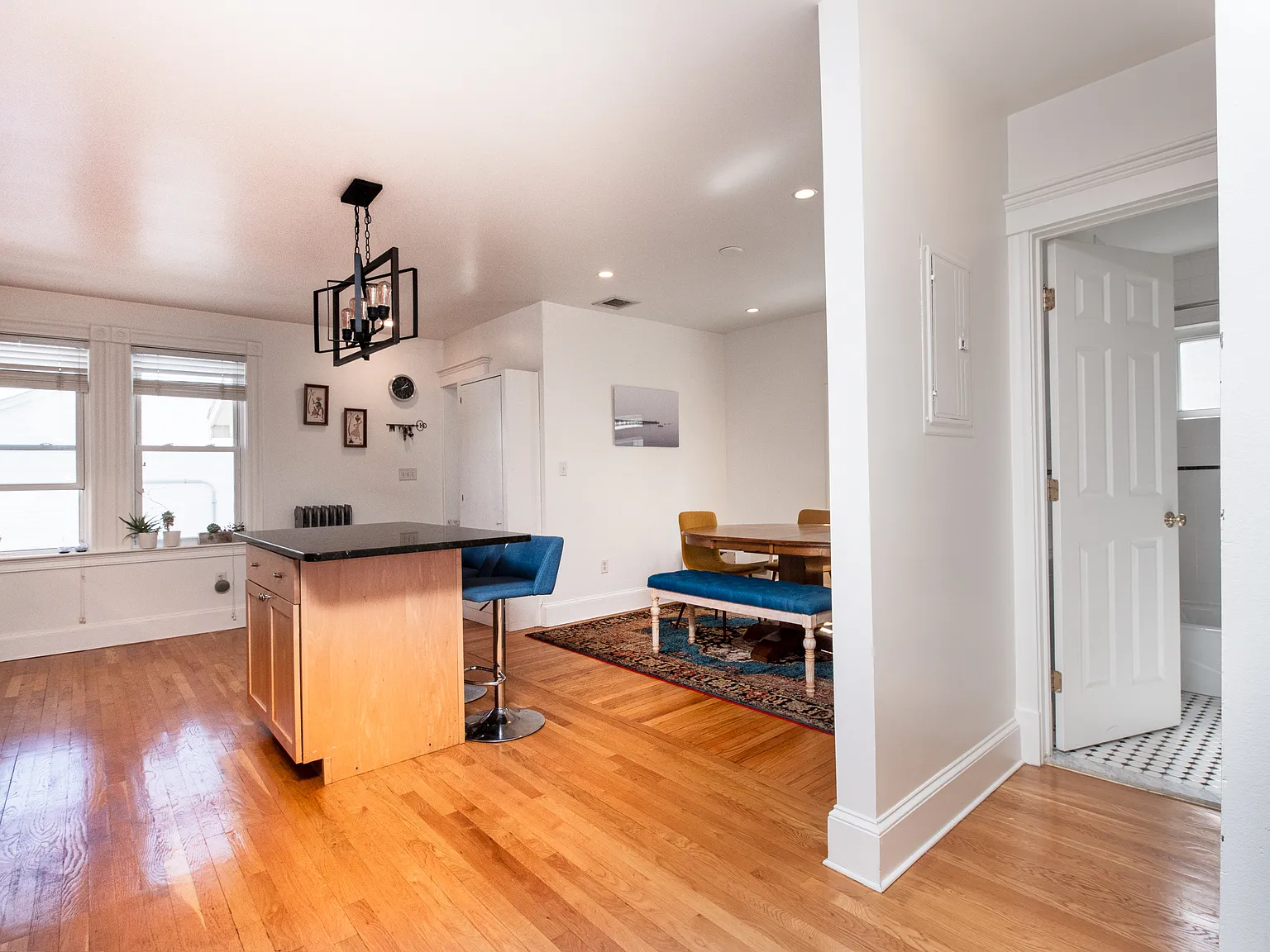 3 bed, 1555 sqft, $4,300 — Photo 4