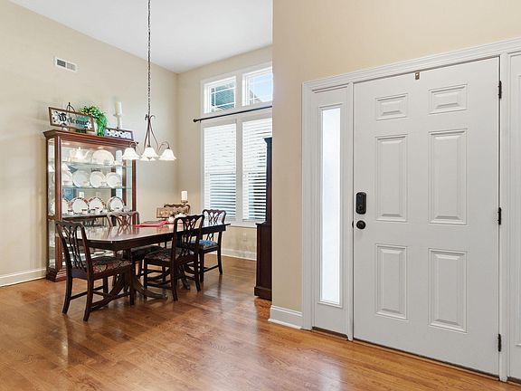4th image of 142 Candlenut Ln