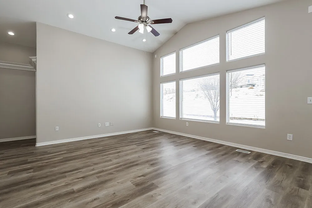 6 bed, 3.0 bath, 2888 sqft, $3,230 — Photo 4