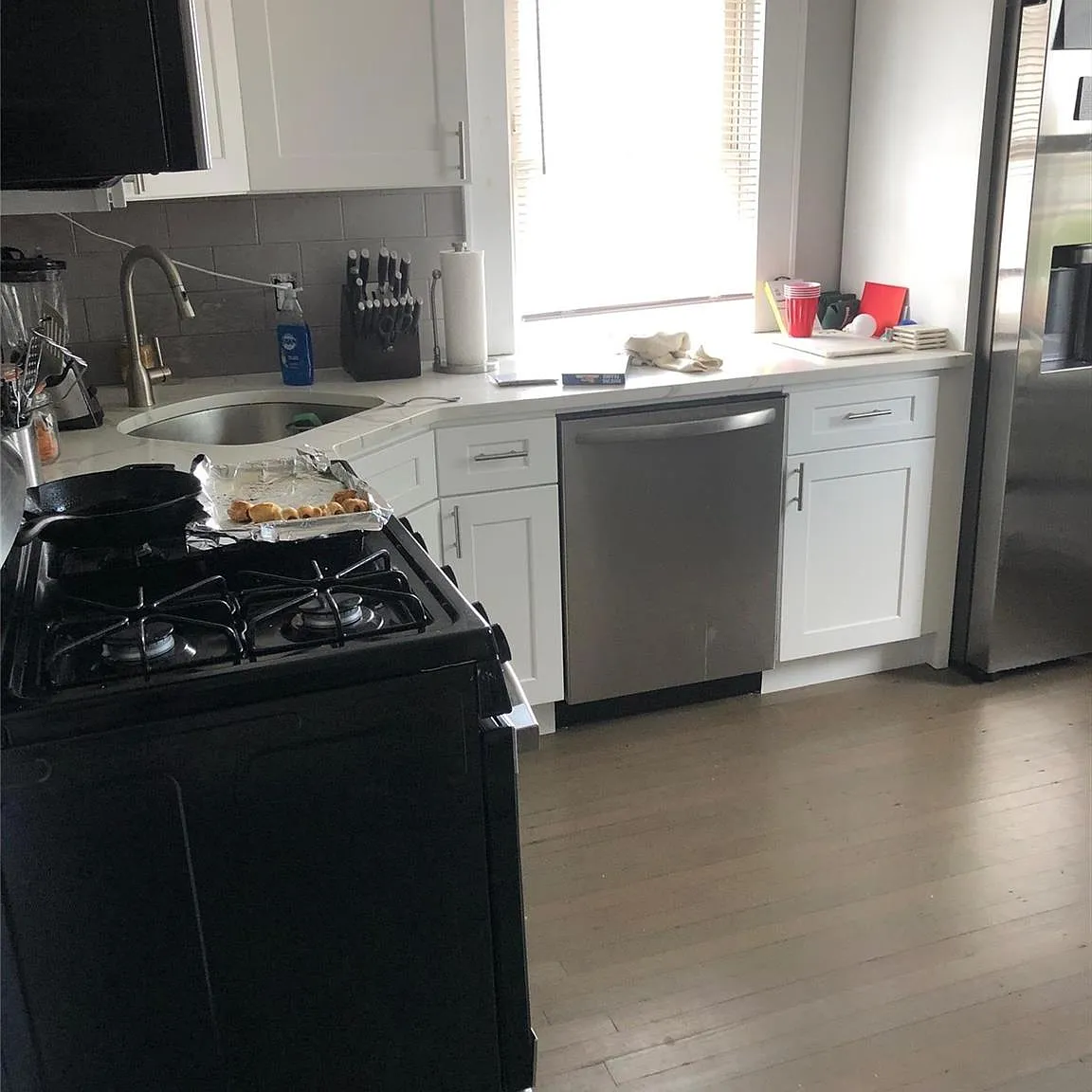 2 bed, 1.0 bath, 2242 sqft, $3,600 — Photo 4