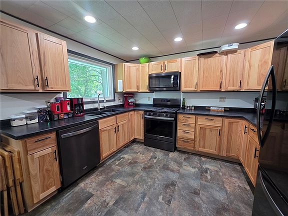 2nd image of 301 W Hawthorne Dr