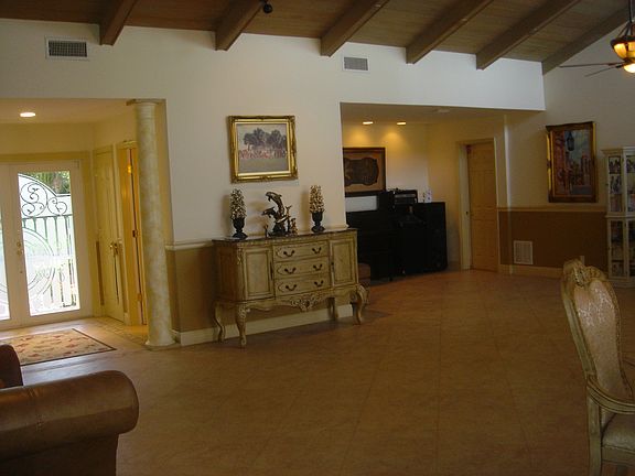 4th image of 4869 Pineview Cir