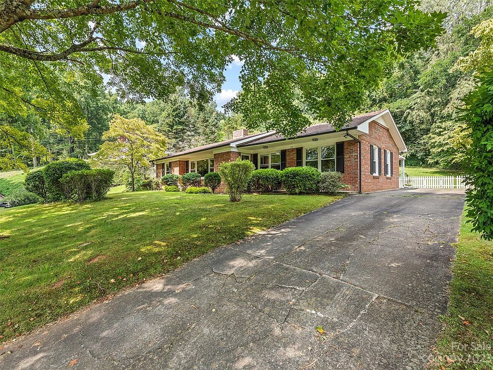 1st image of 799 Woodfield Dr