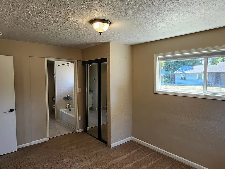 4274 Pauline Ave SE — Photo 17