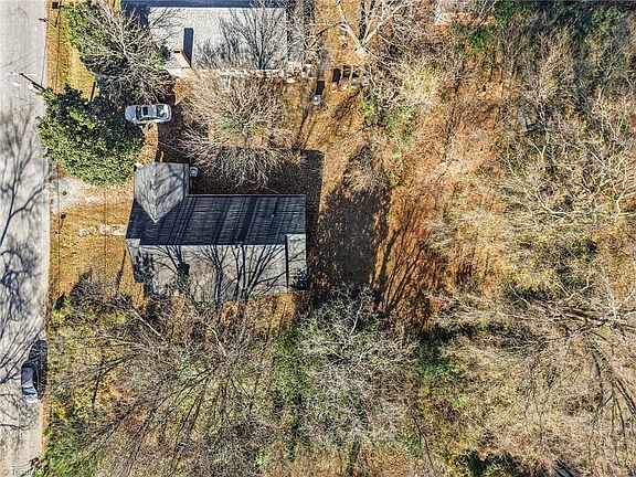 3rd image of 612 Willard St