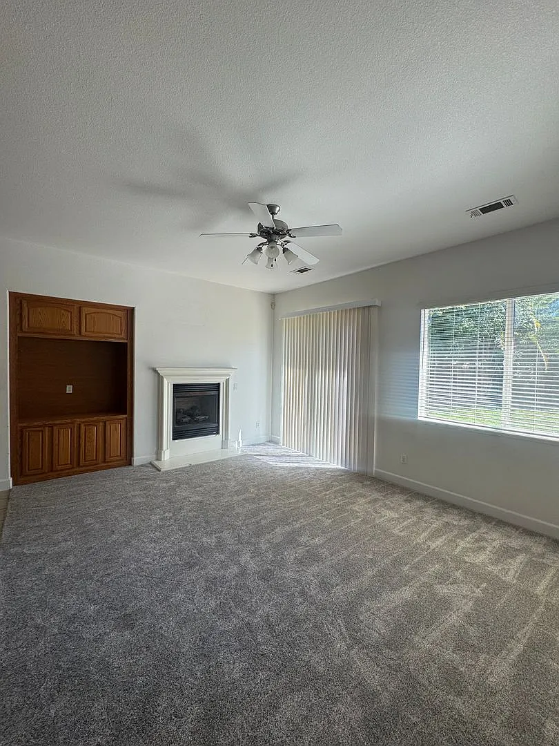 Beautiful 4 Bed/2 Bath Home In Redding — Photo 4