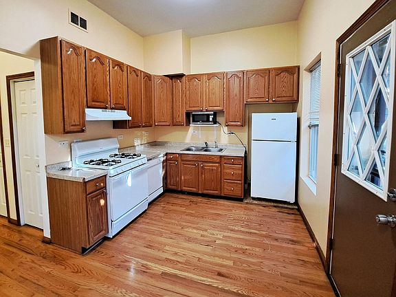 2nd image of 720 S Claremont Ave APT 1