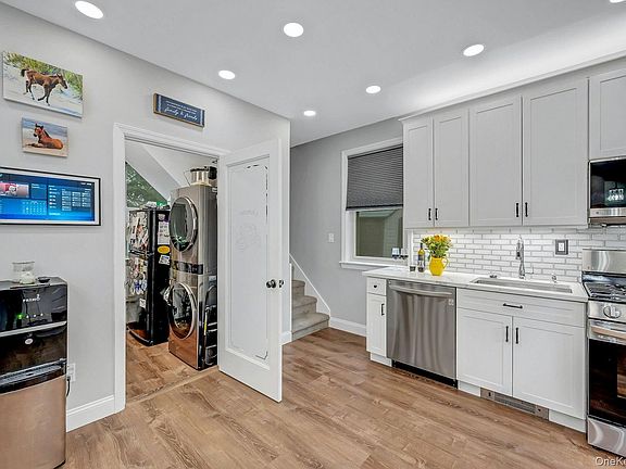 4th image of 32 Glendale Ave