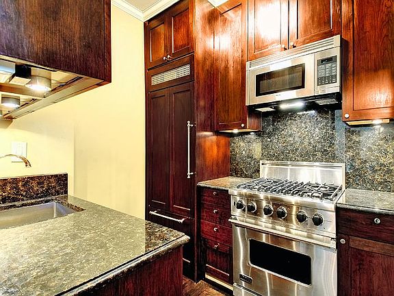 5th image of 58 W 58th St APT 18B