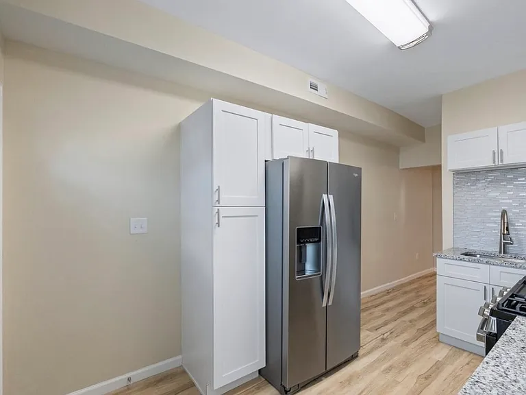 2108 W Baltimore St — Photo 22