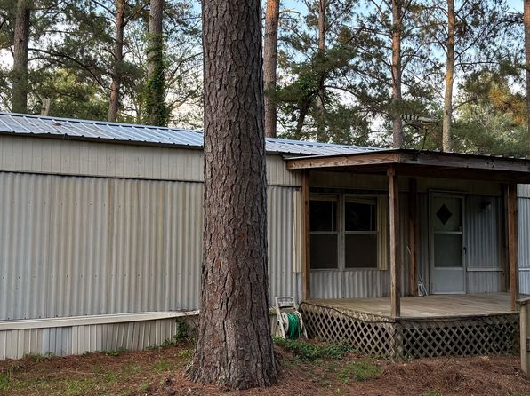 1822 Covington Ln NE