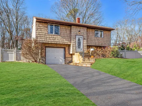 34 W Fawn Lane, South Setauket, NY 11720