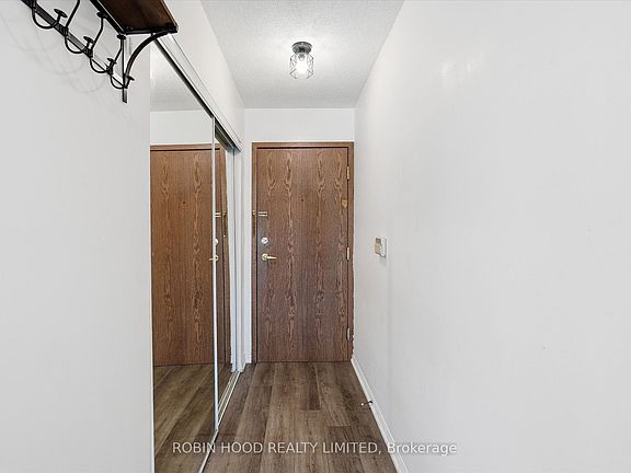 4th image of 11 Lee Centre Dr #Penthouse 109
